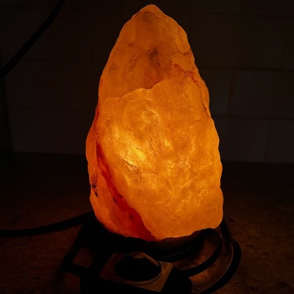 Himalayan Salt Lamp - Picture 5 of 8